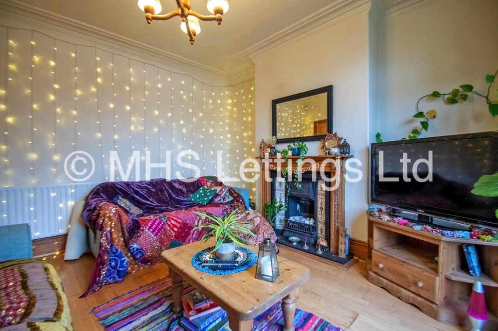 Photo of 4 Bedroom Semi-Detached House in 80 Ash Road, Leeds, LS6 3EZ