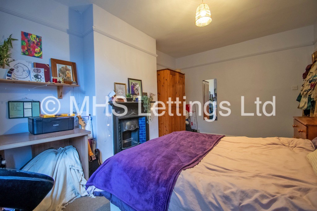 Photo of 4 Bedroom Semi-Detached House in 80 Ash Road, Leeds, LS6 3EZ