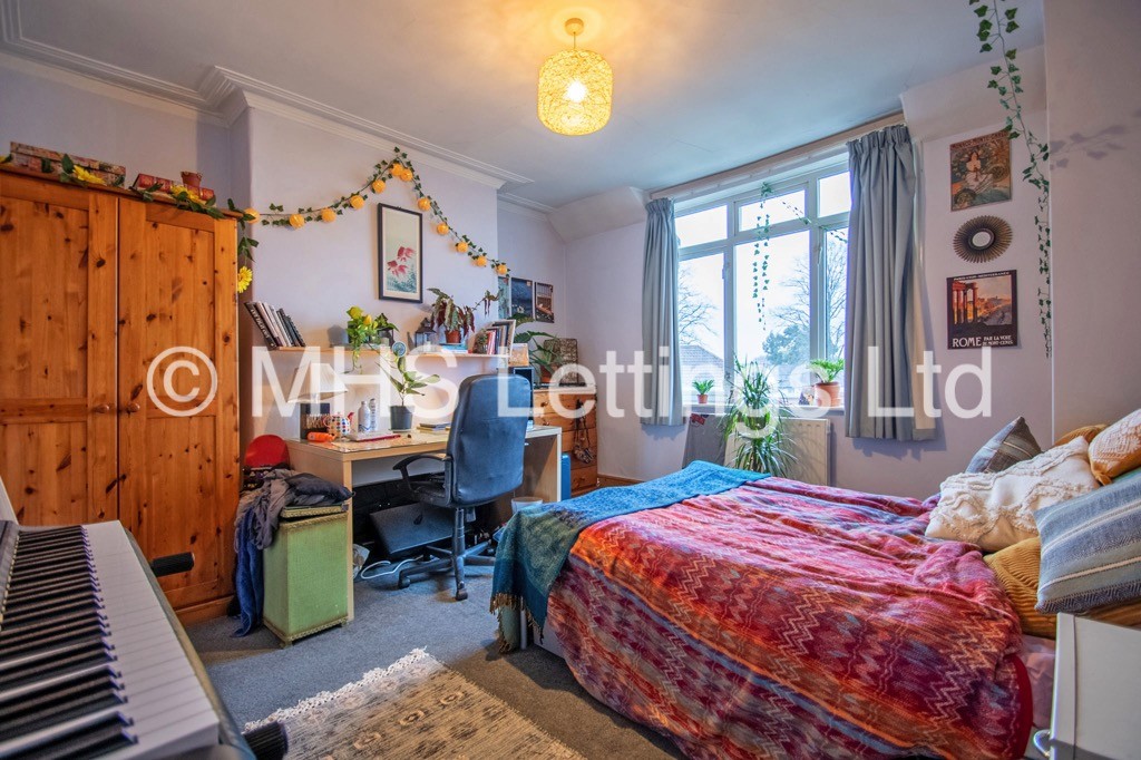 Photo of 4 Bedroom Semi-Detached House in 80 Ash Road, Leeds, LS6 3EZ