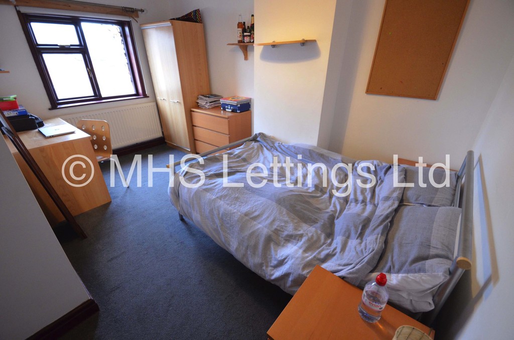 Photo of 3 Bedroom Mid Terraced House in 11 Hessle Road, Leeds, LS6 1EH