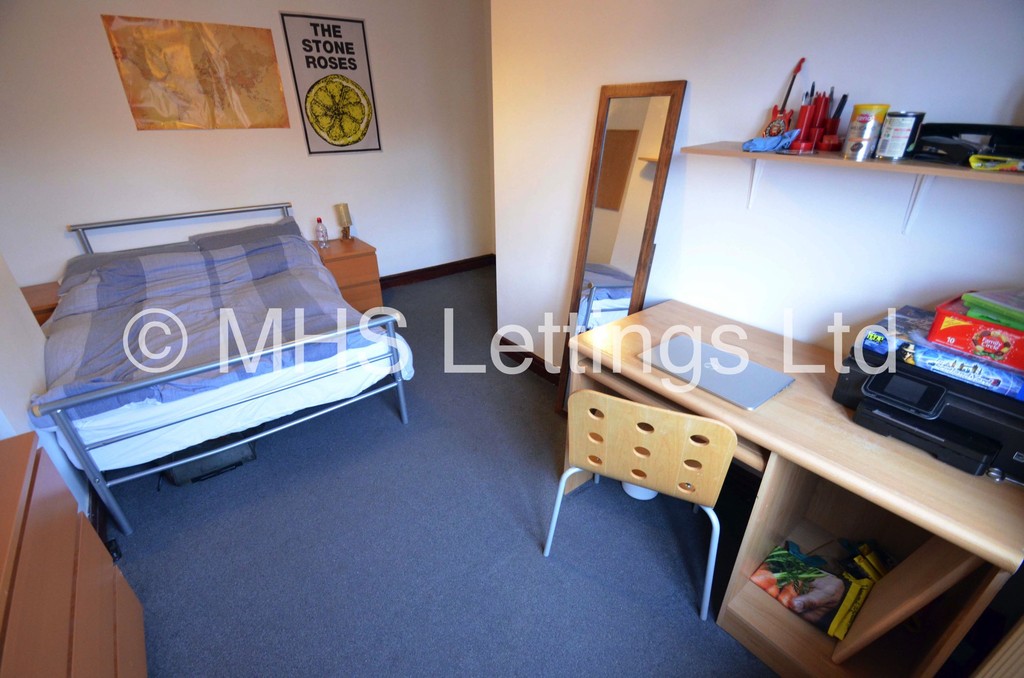 Photo of 3 Bedroom Mid Terraced House in 11 Hessle Road, Leeds, LS6 1EH