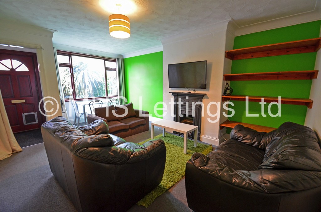 Photo of 3 Bedroom Mid Terraced House in 11 Hessle Road, Leeds, LS6 1EH