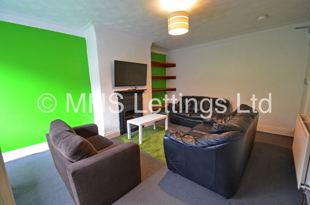 Photo of 3 Bedroom Mid Terraced House in 11 Hessle Road, Leeds, LS6 1EH