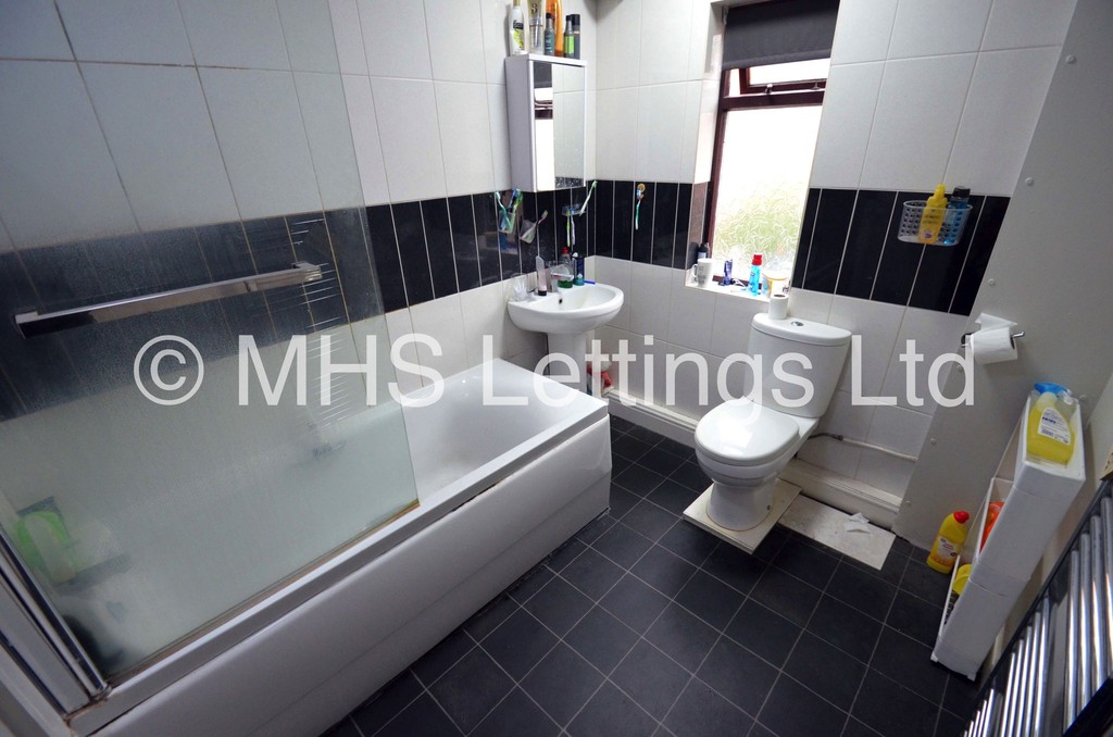 Photo of 3 Bedroom Mid Terraced House in 11 Hessle Road, Leeds, LS6 1EH