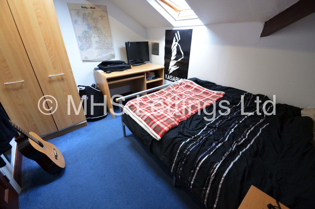 Photo of 3 Bedroom Mid Terraced House in 11 Hessle Road, Leeds, LS6 1EH