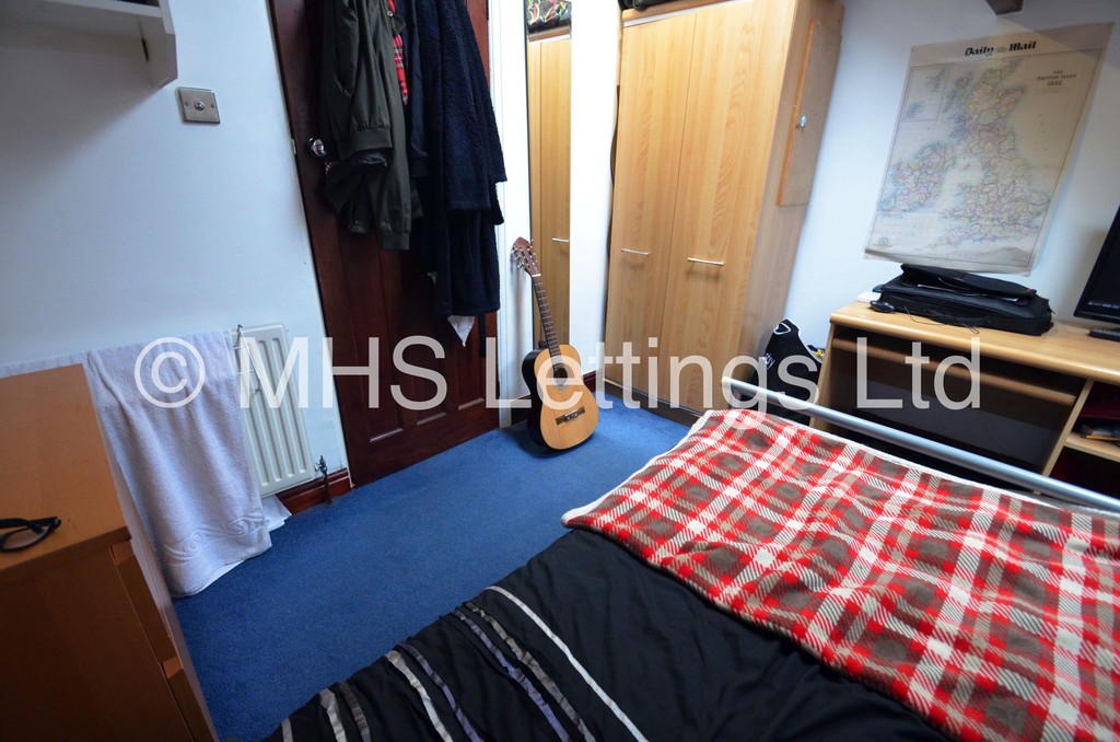 Photo of 3 Bedroom Mid Terraced House in 11 Hessle Road, Leeds, LS6 1EH