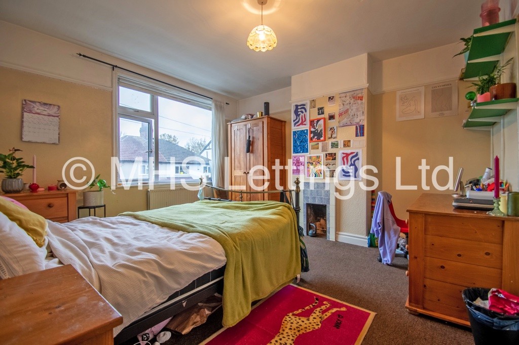 Photo of 4 Bedroom Mid Terraced House in 2a Hessle Avenue, Leeds, LS6 1EF