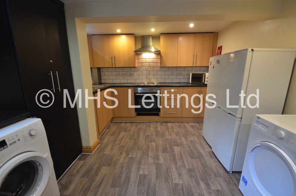 Photo of 4 Bedroom Mid Terraced House in 51 Harold Road, Leeds, LS6 1PR