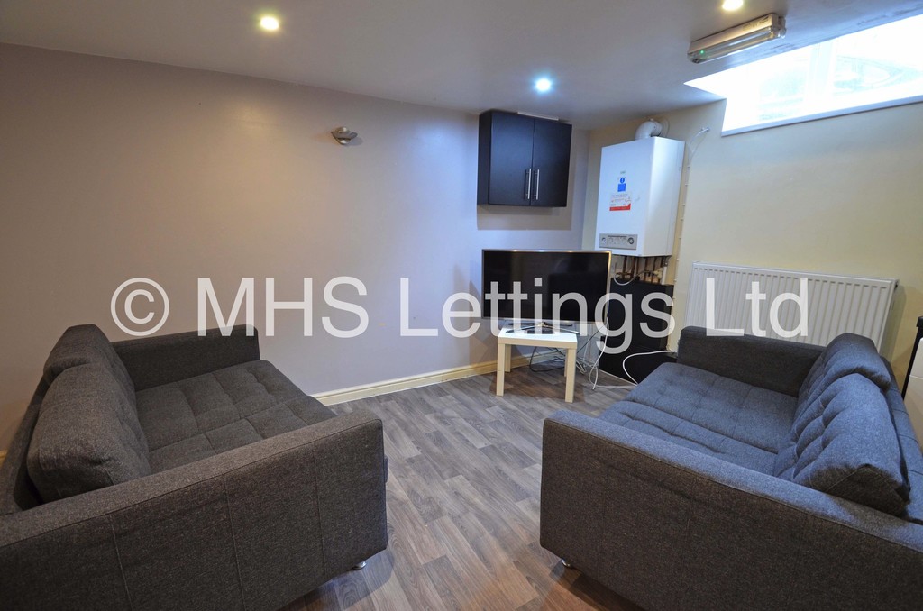 Photo of 4 Bedroom Mid Terraced House in 51 Harold Road, Leeds, LS6 1PR