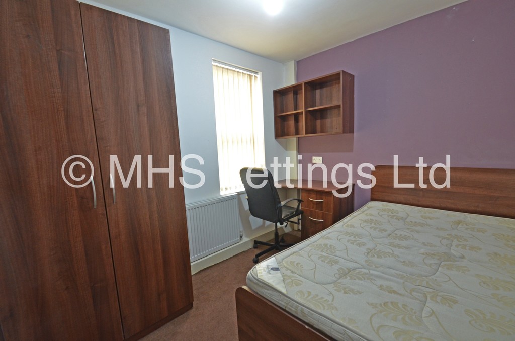 Photo of 4 Bedroom Mid Terraced House in 51 Harold Road, Leeds, LS6 1PR