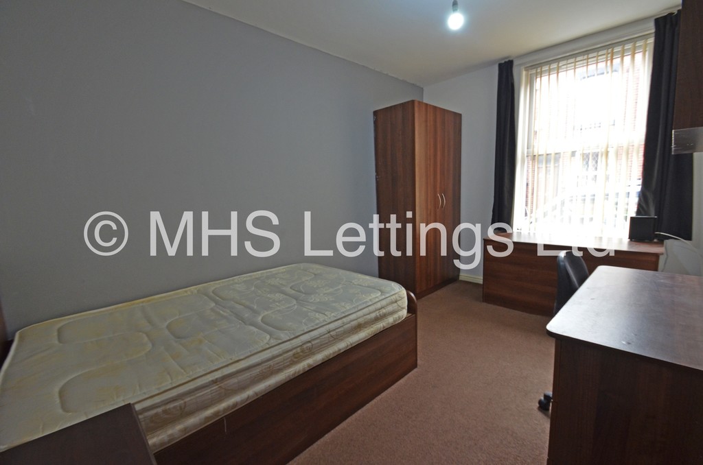 Photo of 4 Bedroom Mid Terraced House in 51 Harold Road, Leeds, LS6 1PR