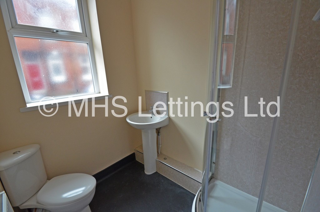 Photo of 4 Bedroom Mid Terraced House in 51 Harold Road, Leeds, LS6 1PR