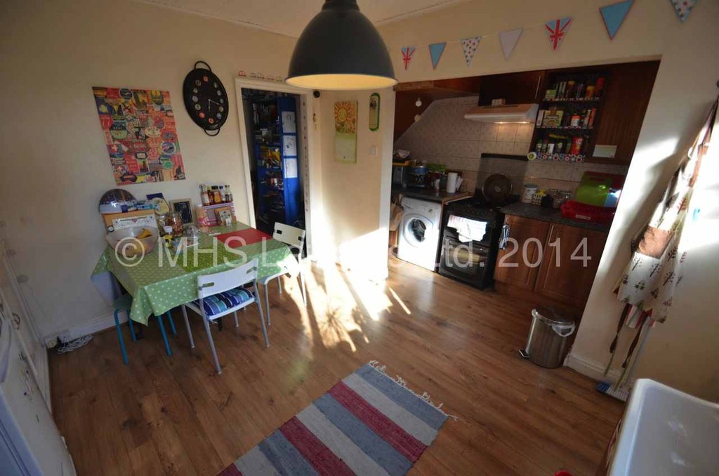 Photo of 2 Bedroom Mid Terraced House in 39 Park View Avenue, Leeds, LS4 2LH