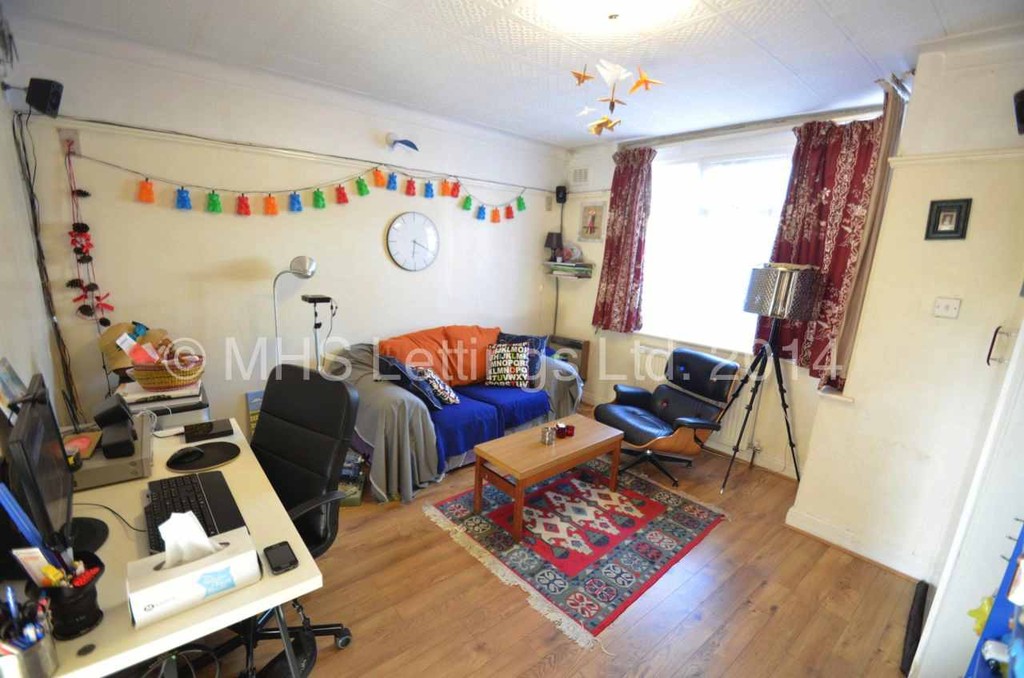 Photo of 2 Bedroom Mid Terraced House in 39 Park View Avenue, Leeds, LS4 2LH