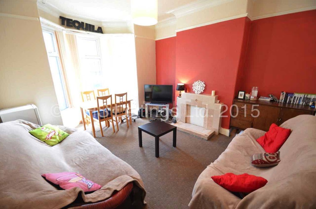 Photo of 5 Bedroom Mid Terraced House in 22 Norwood Terrace, Leeds, LS6 1EA