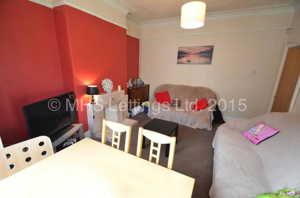 Photo of 5 Bedroom Mid Terraced House in 22 Norwood Terrace, Leeds, LS6 1EA