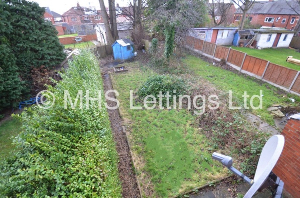Photo of 3 Bedroom Mid Terraced House in 220 Cardigan Lane, Leeds, LS6 1ED