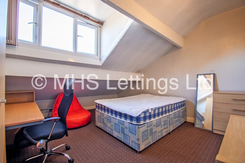 Photo of 4 Bedroom End Terraced House in 53 Harold View, Leeds, LS6 1PP