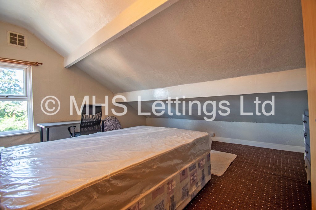 Photo of 4 Bedroom End Terraced House in 53 Harold View, Leeds, LS6 1PP
