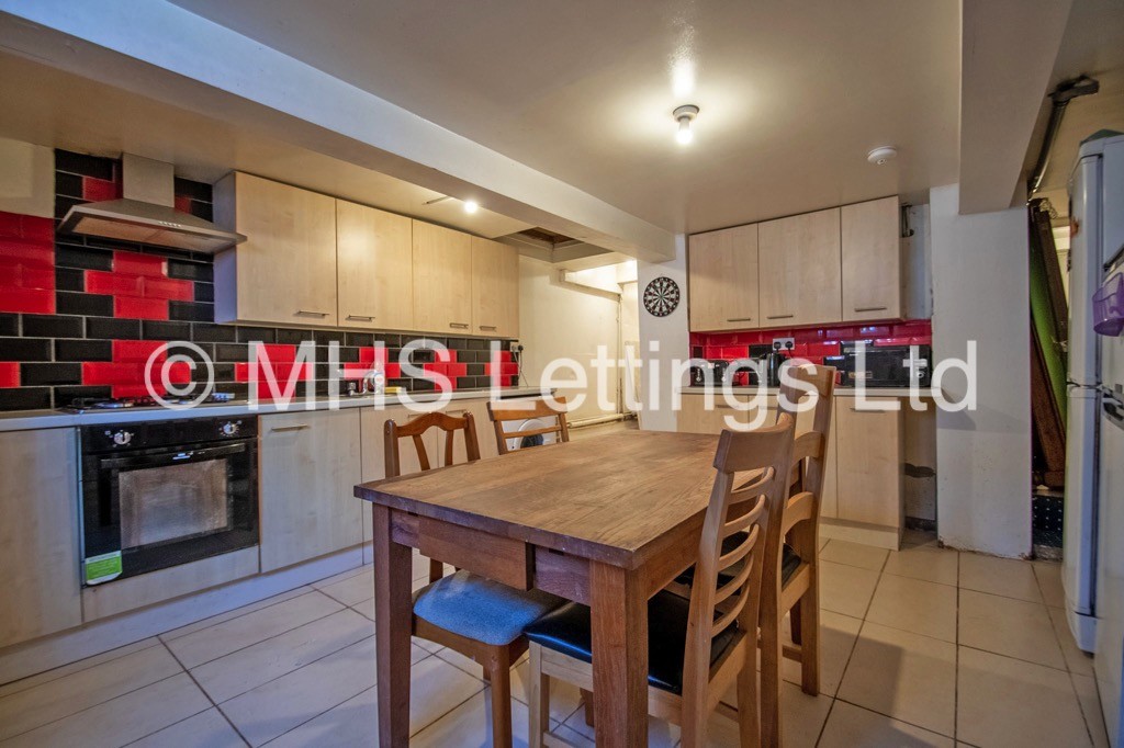 Photo of 4 Bedroom End Terraced House in 53 Harold View, Leeds, LS6 1PP