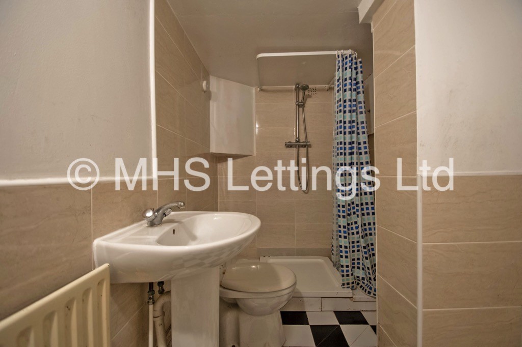 Photo of 4 Bedroom End Terraced House in 53 Harold View, Leeds, LS6 1PP