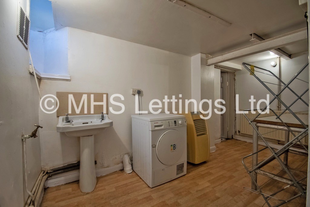 Photo of 4 Bedroom End Terraced House in 53 Harold View, Leeds, LS6 1PP