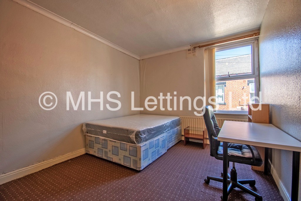 Photo of 4 Bedroom End Terraced House in 53 Harold View, Leeds, LS6 1PP
