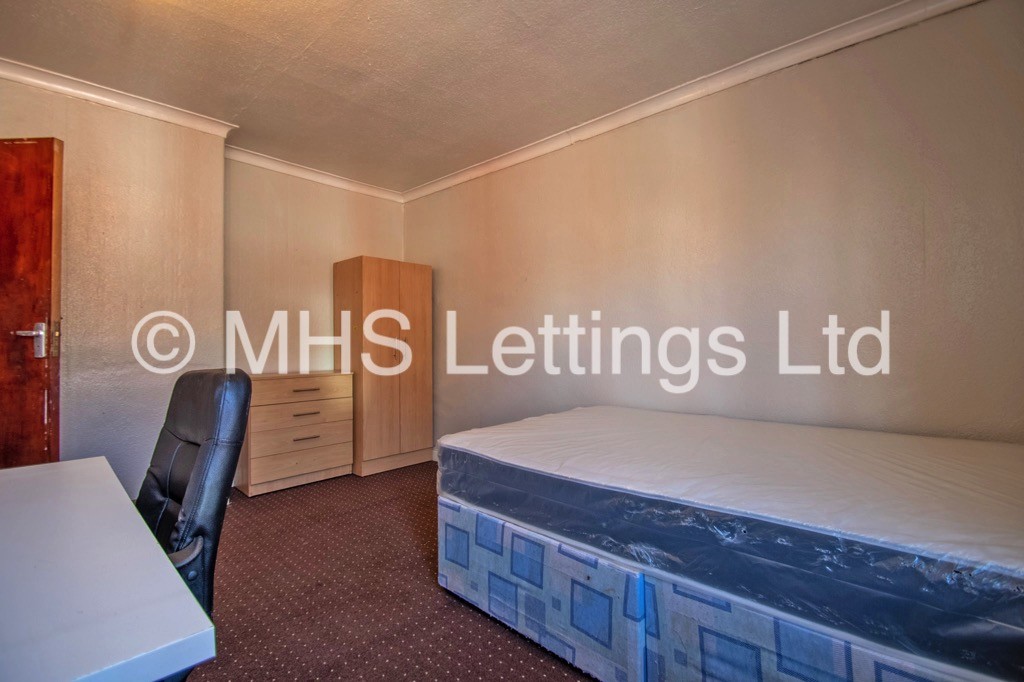 Photo of 4 Bedroom End Terraced House in 53 Harold View, Leeds, LS6 1PP