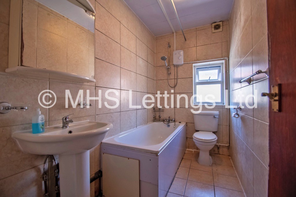 Photo of 4 Bedroom End Terraced House in 53 Harold View, Leeds, LS6 1PP