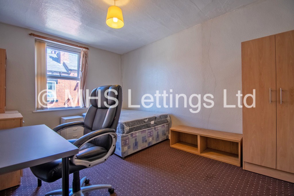 Photo of 4 Bedroom End Terraced House in 53 Harold View, Leeds, LS6 1PP