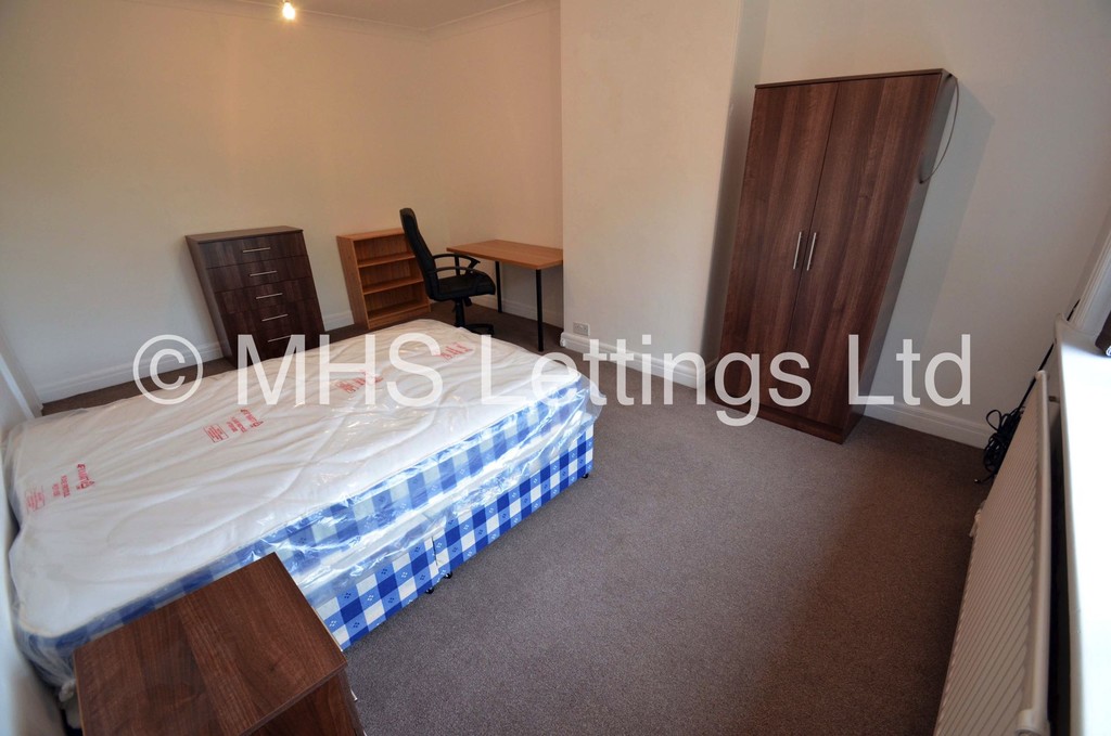 Photo of 4 Bedroom Semi-Detached House in 6 St. Chads Avenue, Leeds, LS6 3QF