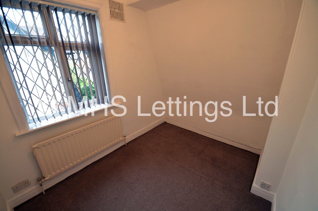 Photo of 4 Bedroom Semi-Detached House in 6 St. Chads Avenue, Leeds, LS6 3QF