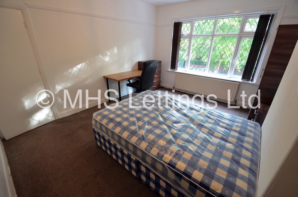 Photo of 4 Bedroom Semi-Detached House in 6 St. Chads Avenue, Leeds, LS6 3QF