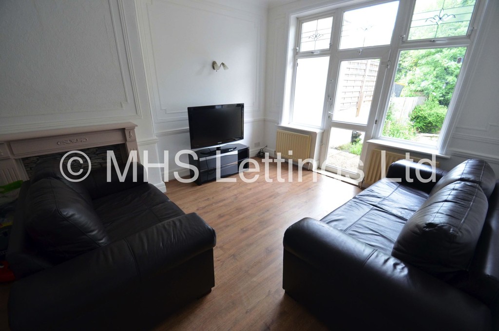 Photo of 4 Bedroom Semi-Detached House in 6 St. Chads Avenue, Leeds, LS6 3QF