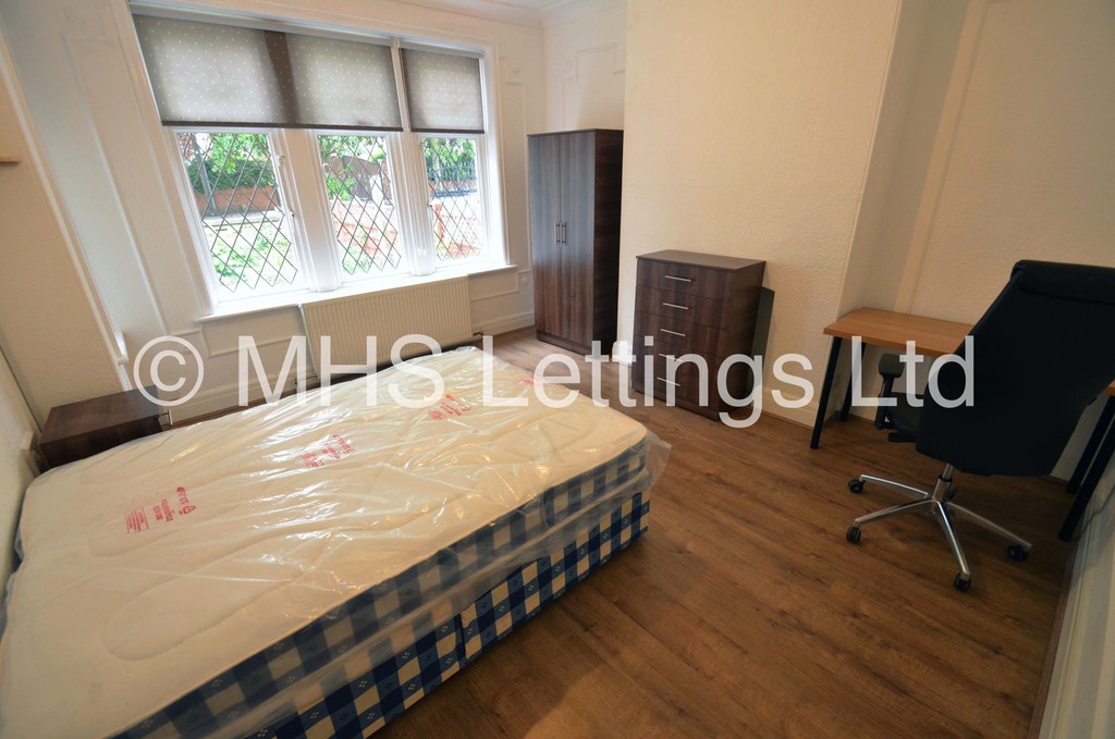Photo of 4 Bedroom Semi-Detached House in 6 St. Chads Avenue, Leeds, LS6 3QF