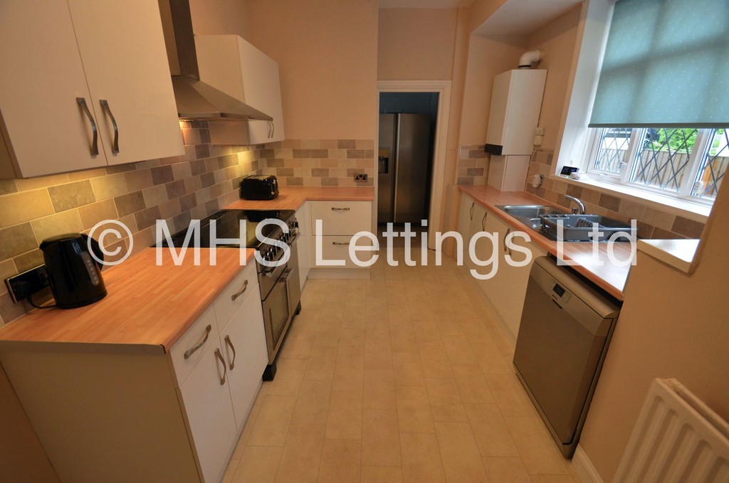 Photo of 4 Bedroom Semi-Detached House in 6 St. Chads Avenue, Leeds, LS6 3QF