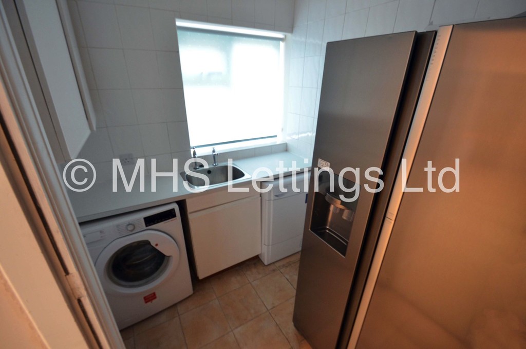 Photo of 4 Bedroom Semi-Detached House in 6 St. Chads Avenue, Leeds, LS6 3QF