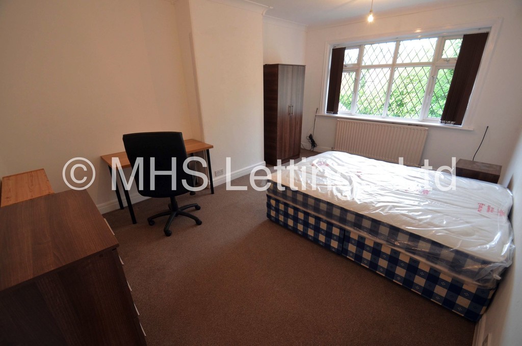 Photo of 4 Bedroom Semi-Detached House in 6 St. Chads Avenue, Leeds, LS6 3QF