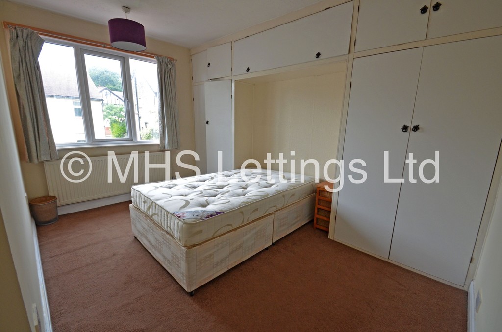 Photo of 6 Bedroom Semi-Detached House in 11 Buckingham Road, Leeds, LS6 1BP