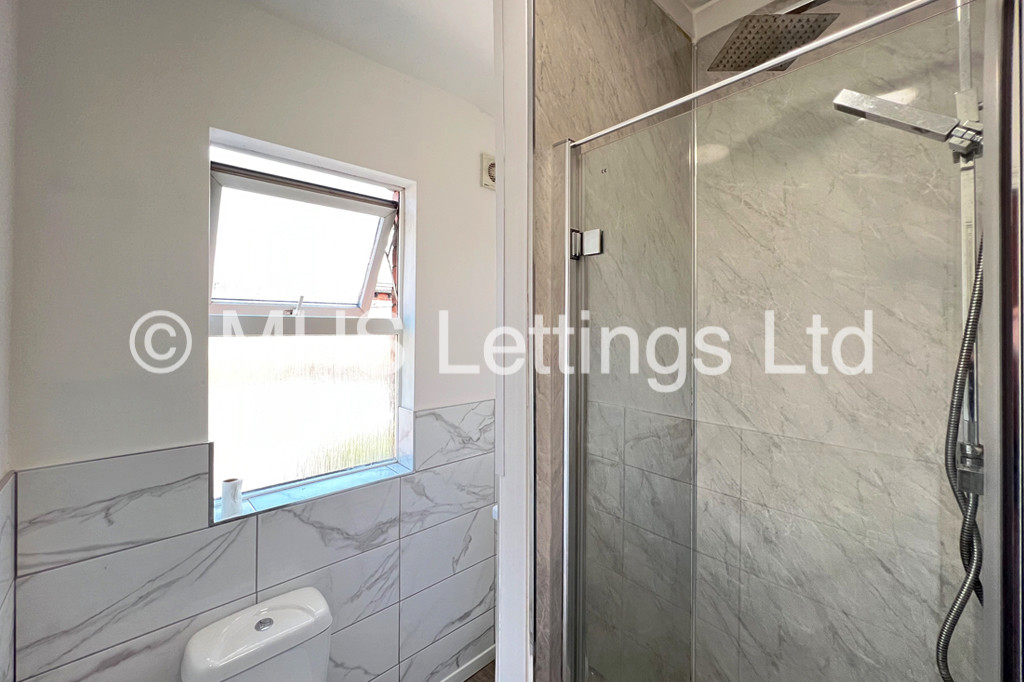 Photo of 4 Bedroom Apartment in 92a Queens Road, Leeds, LS6 1HU