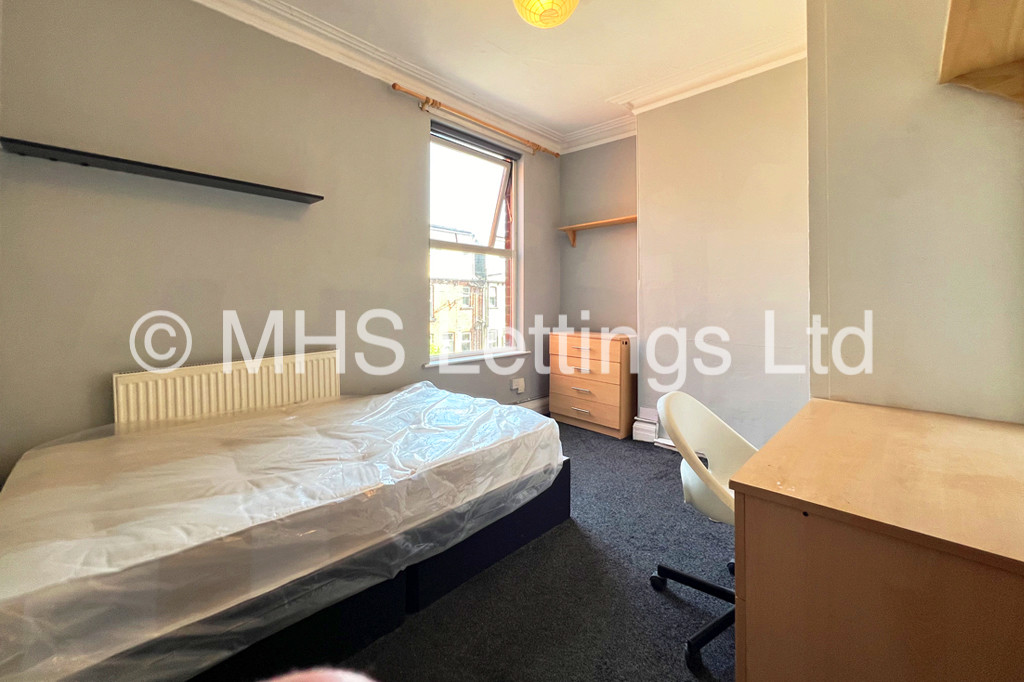 Photo of 4 Bedroom Apartment in 92a Queens Road, Leeds, LS6 1HU