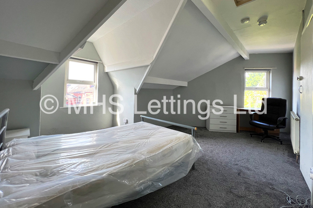 Photo of 4 Bedroom Apartment in 92a Queens Road, Leeds, LS6 1HU