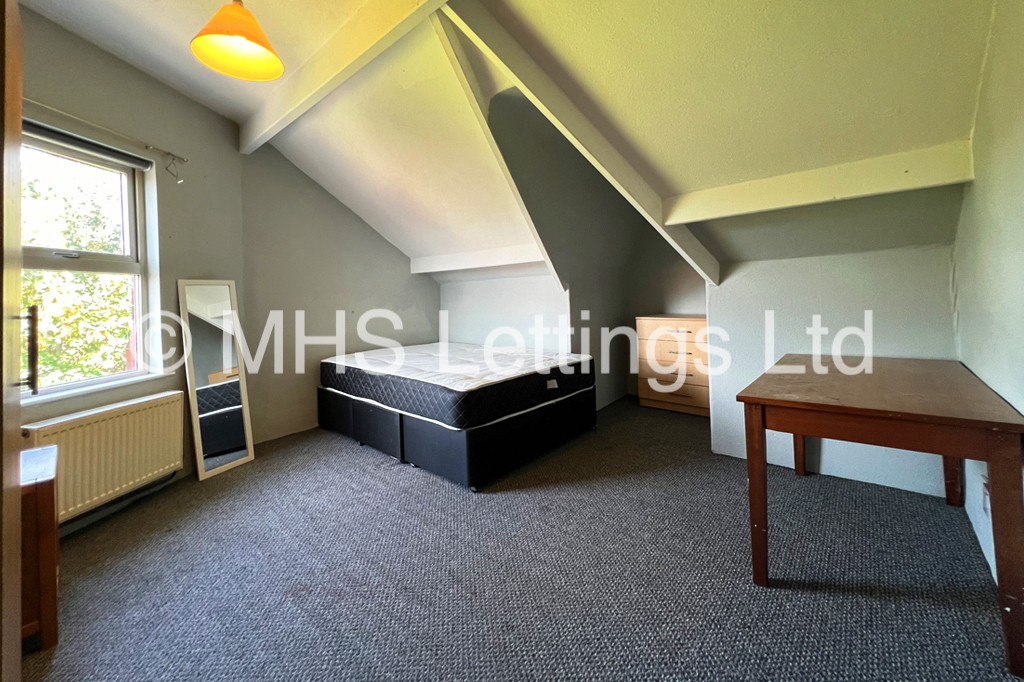 Photo of 4 Bedroom Apartment in 92a Queens Road, Leeds, LS6 1HU