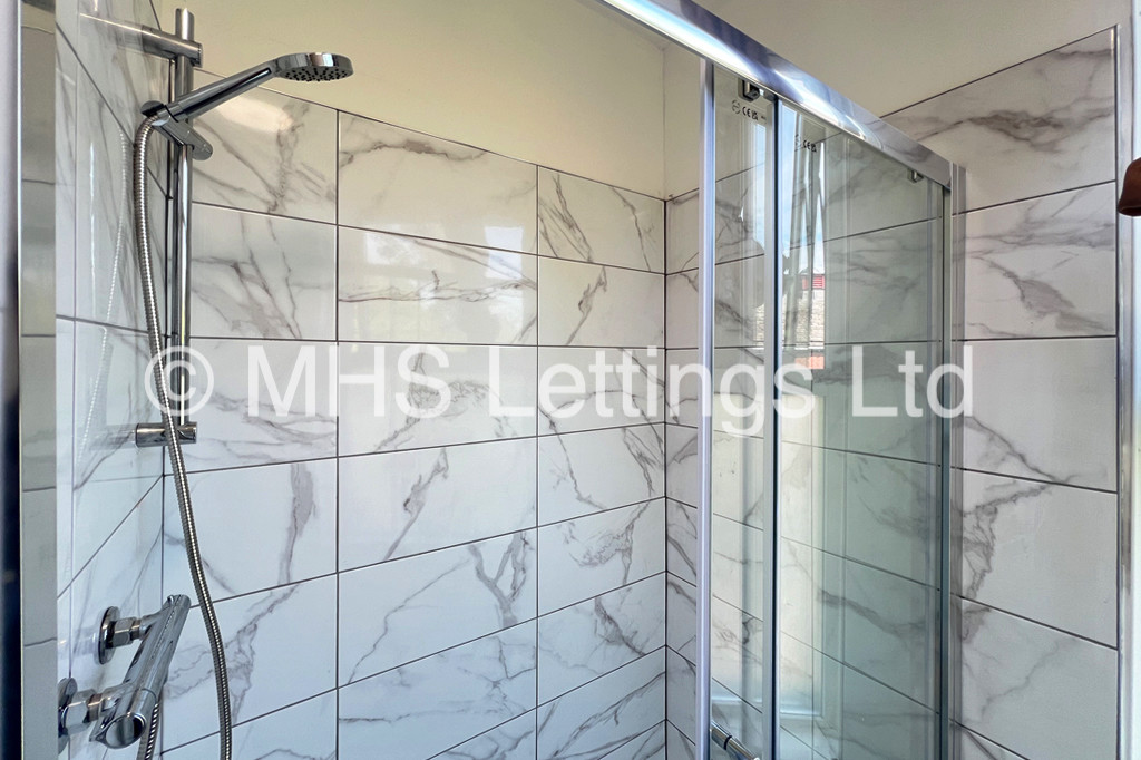 Photo of 4 Bedroom Apartment in 92a Queens Road, Leeds, LS6 1HU
