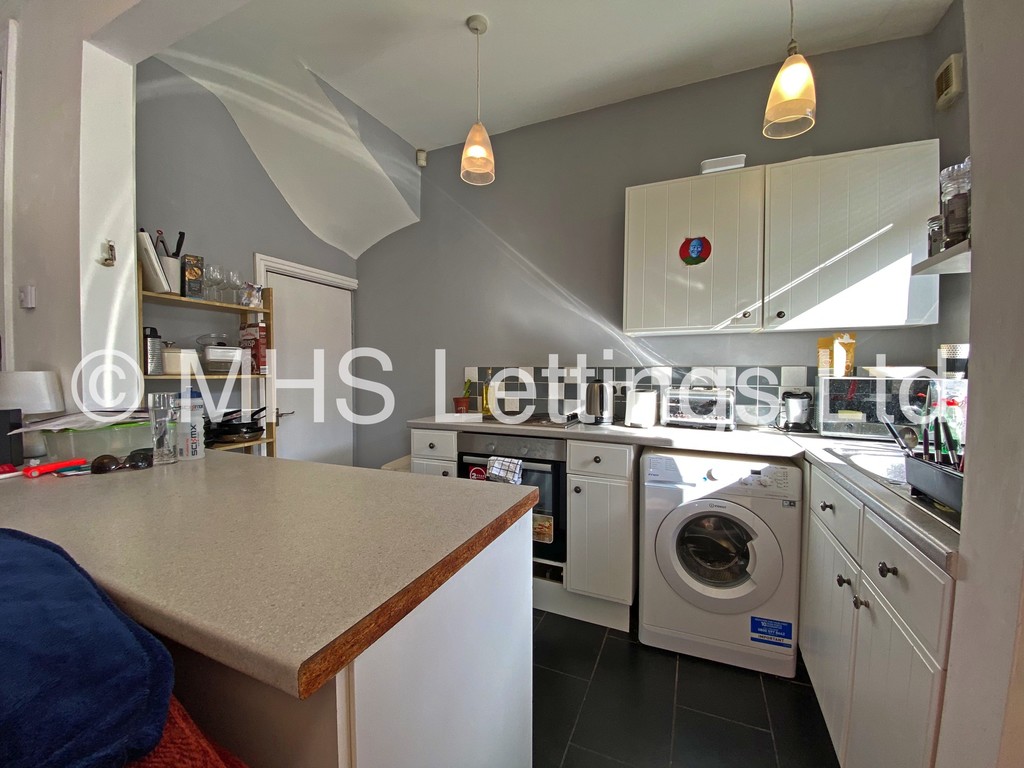 Photo of 4 Bedroom Mid Terraced House in 16 Stanmore View, Leeds, LS4 2RW