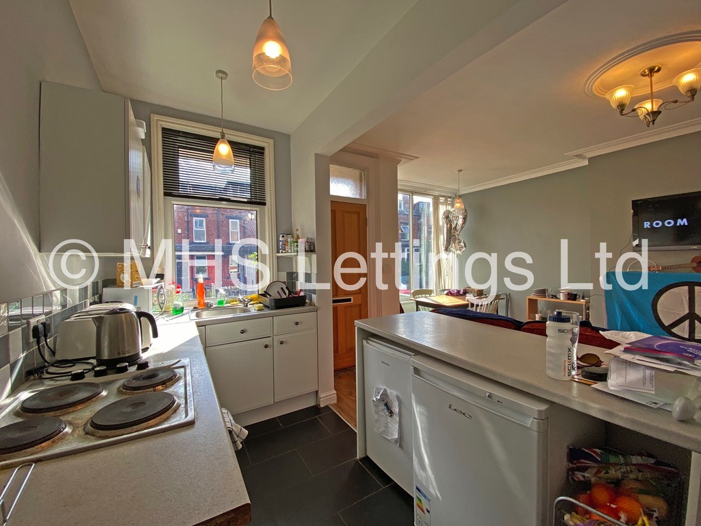 Photo of 4 Bedroom Mid Terraced House in 16 Stanmore View, Leeds, LS4 2RW