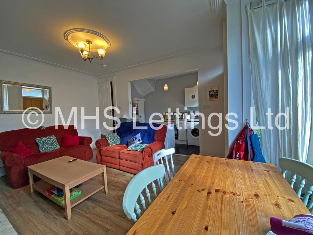 Photo of 4 Bedroom Mid Terraced House in 16 Stanmore View, Leeds, LS4 2RW