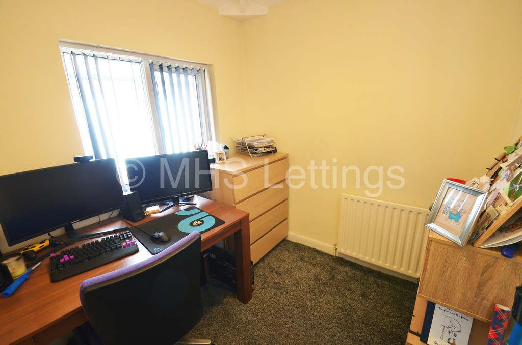 Photo of 2 Bedroom Semi-Detached House in 43 Argie Avenue, Leeds, LS4 2QN