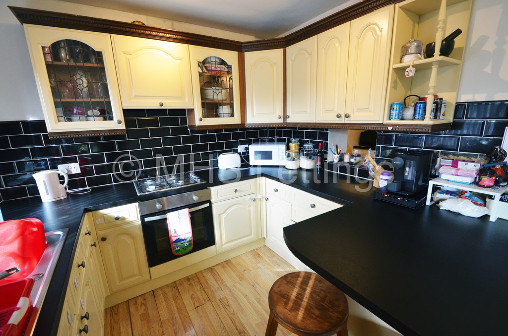 Photo of 2 Bedroom Semi-Detached House in 43 Argie Avenue, Leeds, LS4 2QN