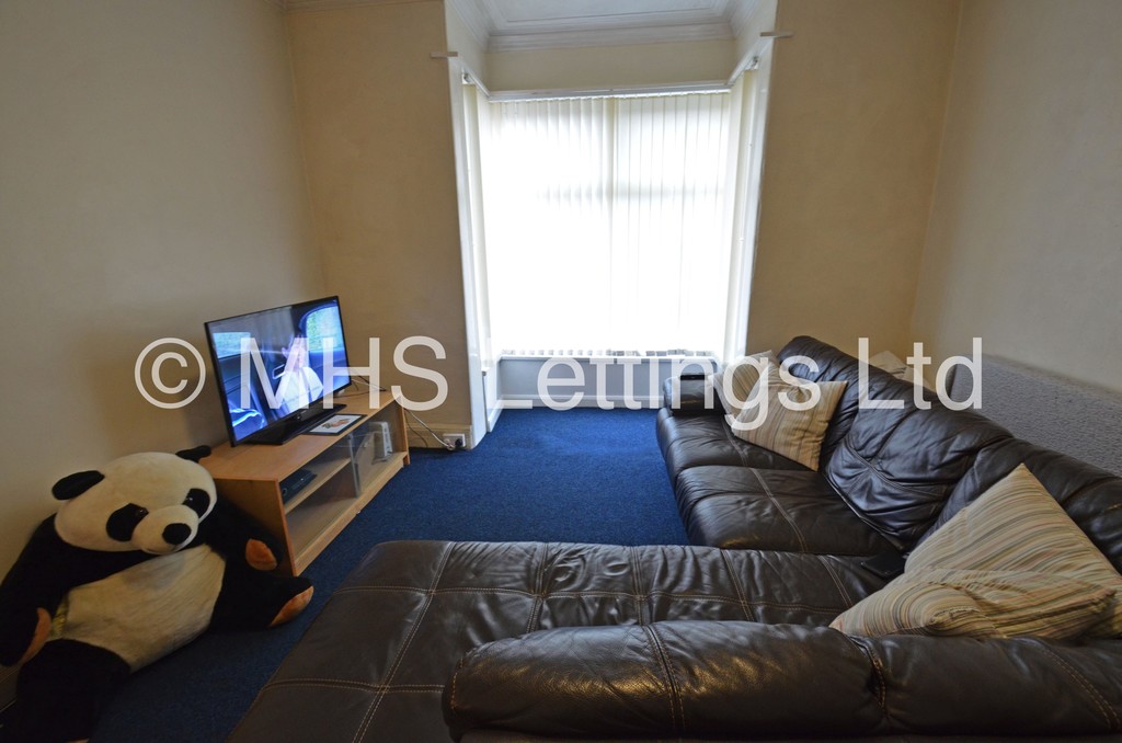 Photo of 4 Bedroom Mid Terraced House in 7 Norwood Place, Leeds, LS6 1DY